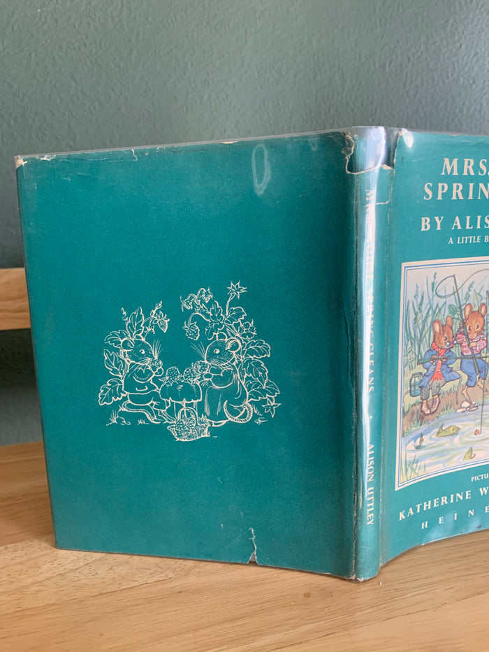 Mrs Mouse Spring-Cleans