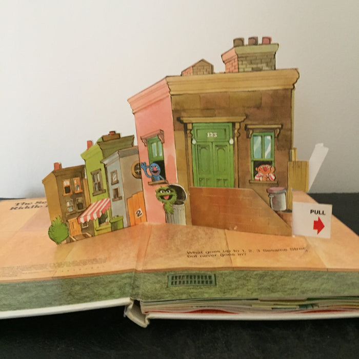 The Sesame Street Riddle Book - A Pop-Up Book