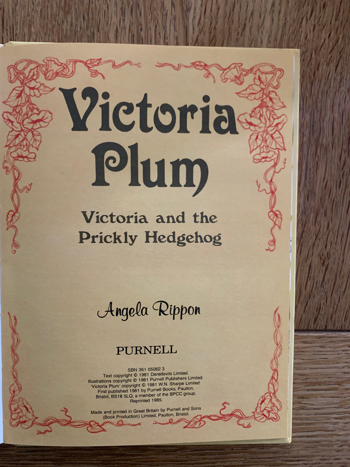 Victoria Plum - Victoria and the Prickly Hedgehog