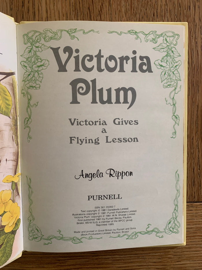Victoria Plum - Victoria Gives a Flying Lesson